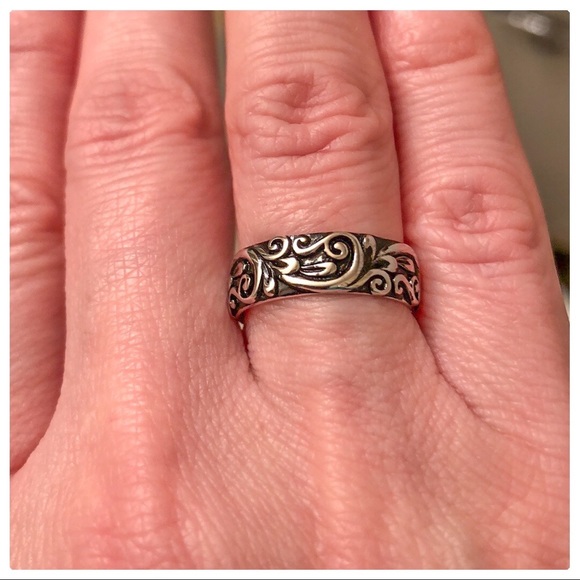 💕Beautiful Sterling Silver Bali Floral Band Ring - Picture 6 of 8